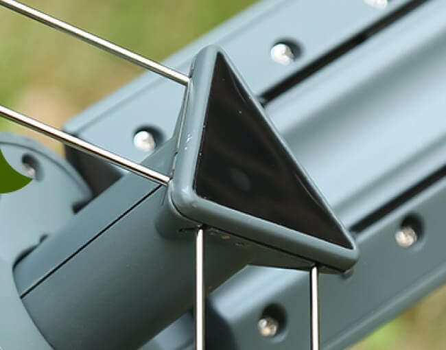 磁石がついているので車に固定できる